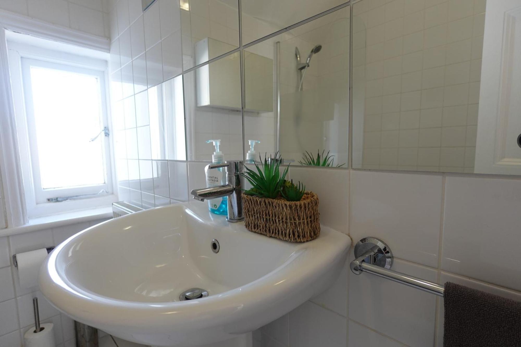 Apartment In Canford Cliffs Close To Sandbanks Beach Poole Kültér fotó